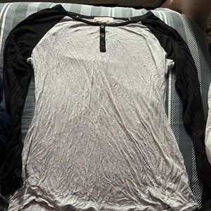 long sleeved loose shirt, grey with black sleeves